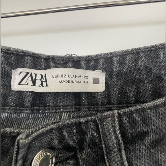 High waisted Zara jeans, good condition - Picture 2 of 3